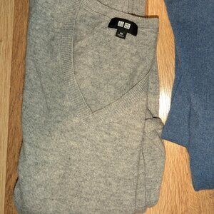 Uniqlo 100% Cashmere Men's V-Neck Sweater Long Sleeve